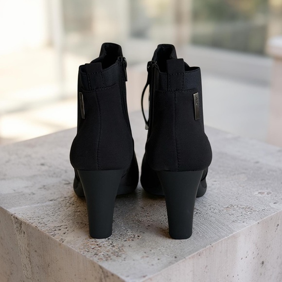 NWT Women’s Anne Klein Black Fabric Ankle Boots! Size 10! NEW! - Picture 4 of 9